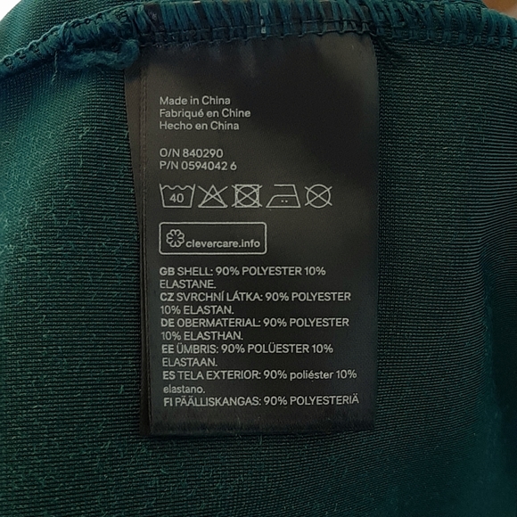 2️⃣9️⃣/4️⃣ H&M velvet dark green camisole - Picture 4 of 4